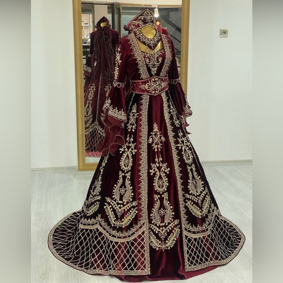 Bridal shower Turkish dress I can fit size small and medium sized - Picture 1 of 3